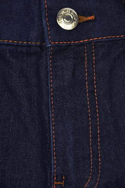 mango-granatowe-spodnie-super-skinny-zblizenie.jpg