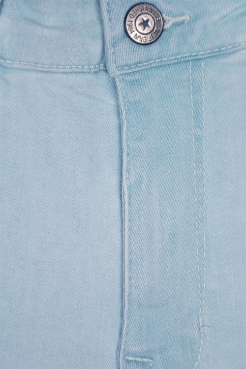 mango-spodnie-noa-jasny-jeans-zblizenie.jpg