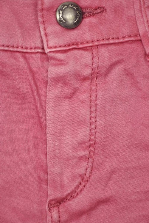 esprit-rozowe-spodnie-jeansy-zblizenie.jpg