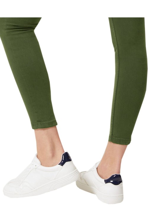 m&amp;s-ciemnozielone-jeansy-super-skinny-zblizenie2.jpg