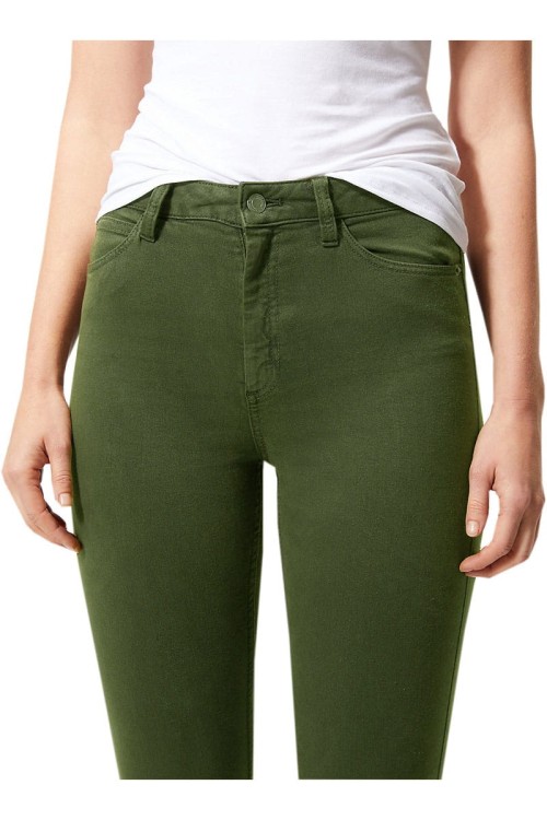 m&amp;s-ciemnozielone-jeansy-super-skinny-zblizenie.jpg