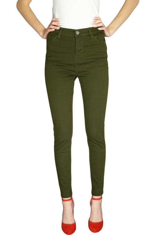 mim-oliwkowe-jeansy-super-skinny-modelka-przod.jpg