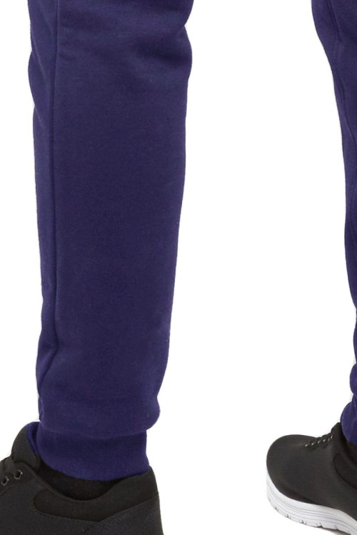 new-look-meskie-niebieskie-spodnie-dresowe-joggery-model-zblizenie1.jpg