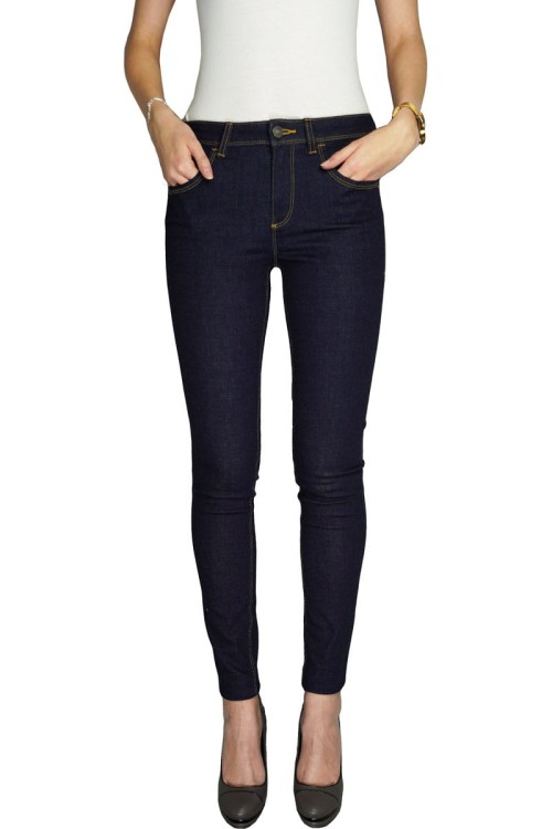 Benetton-ciemny-jeans-jeansy-modelka-przod.jpg