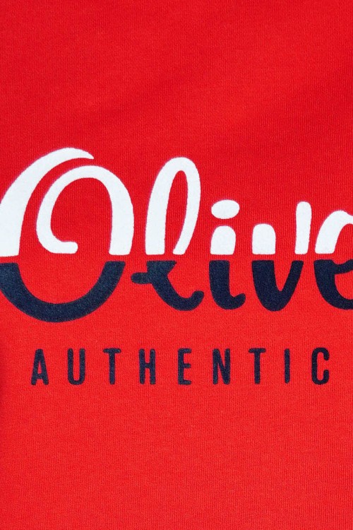 s-oliver-czerwona-bluza-asymetryczna-logo-zblizenie2.jpg