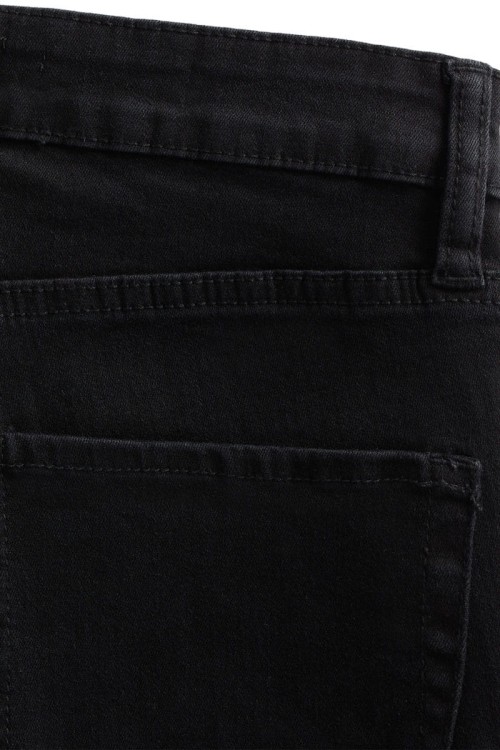 mango-czarne-jeansy-skinny-sclupt-zblizenie.jpg