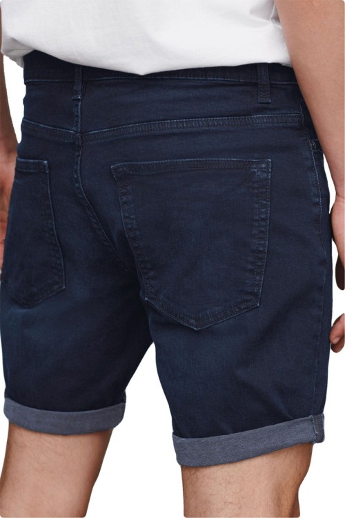 next-meskie-spodenki-jeansowe-regular-model-zblizwnie.jpg
