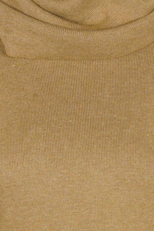 h&amp;m-karmelowy-sweter-golf-z-wykladanym-kolnierzem-zblizenie.jpg
