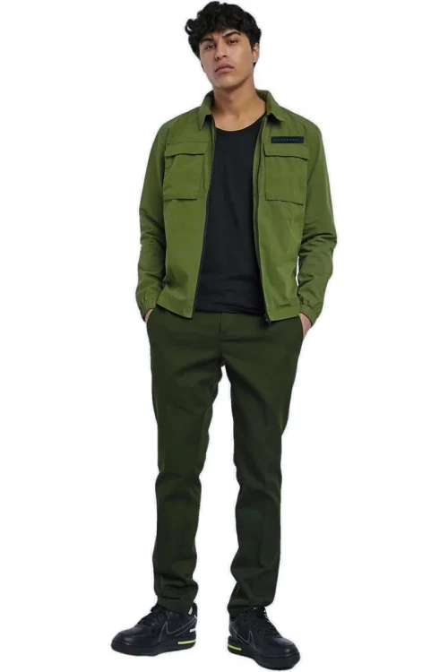 zara-ciemnozielona-meska-jeansowa-kurtka-model-przod2.webp
