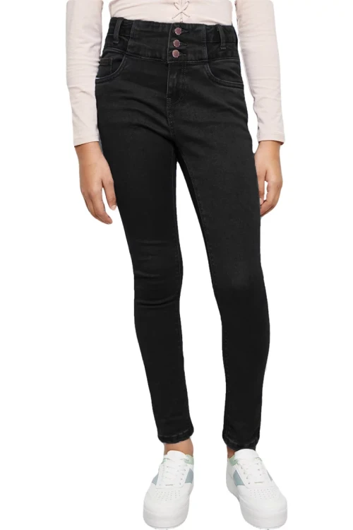 new-look-czarne-jeansowe-spodnie-dziewczece-na-3-guziki-highwaist-short-modelka-przod2.webp