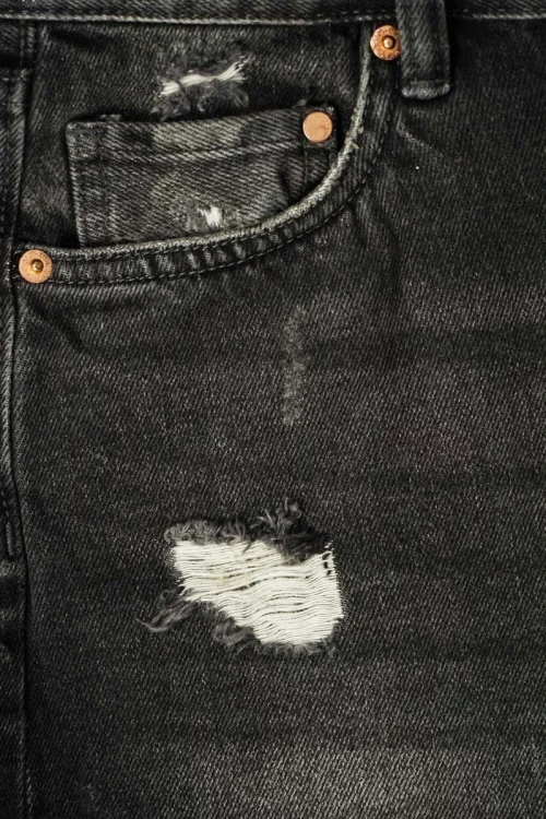 h&amp;m-krotkie-grafitowe-spodenki-z-dziurami-hogh-waist-shorts-zblizenie2.webp