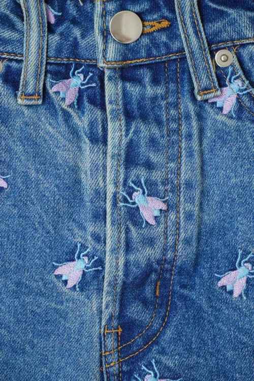 h&amp;m-jeansowe-krotkie-spodenki-w-muchy-zblizenie.webp