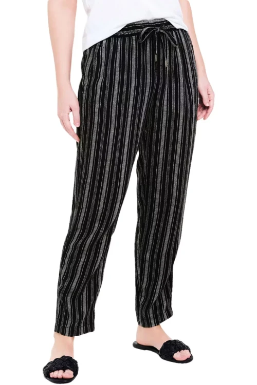 next-lniane-spodnie-joggery-w-paski-modelka-przod.webp
