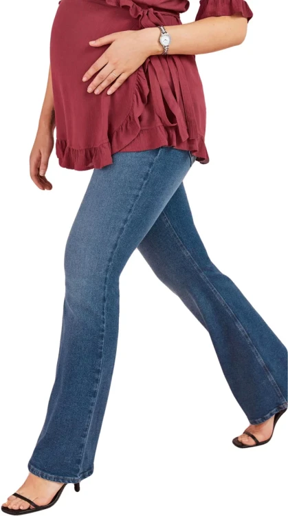 next-jeansowe-spodnie-flare-jeansy-dzwony-modelka-bok21.webp