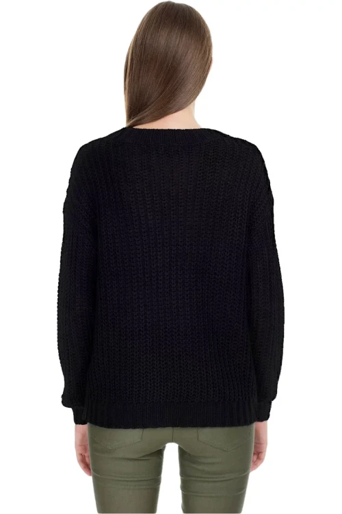vero-moda-czarny-sweter-z-warkoczem-modelka-tyl-2.webp