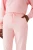 m&amp;s-spodnie-dresowe-pudrowy-roz-modelka-zblizenie.webp