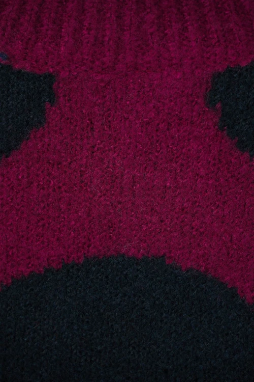 only-burgundowy-sweter-w-grochy-zblizenie — kopia.webp
