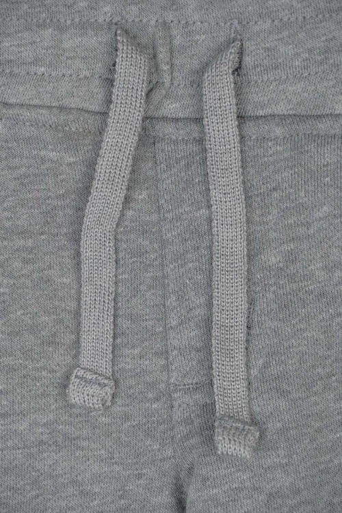 zara-szare-dresowe-spodnie-joggery-zblizenie.webp