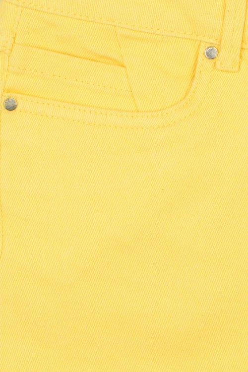 primark-jeansowe-cytrynowe-spodenki-zblizenie2.webp
