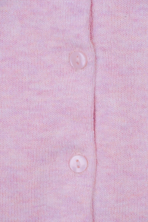 h&amp;m-rozowy-sweter-kardigan-klasyczy-zblizenie.webp