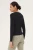 m&amp;s-czarny-sweter-kardigan-czarne-guziki-modelka-tyl.webp