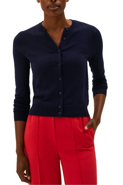 m&amp;s-granatowy-sweter-kardigan-granatowe-guziki-modelka-przod1.webp