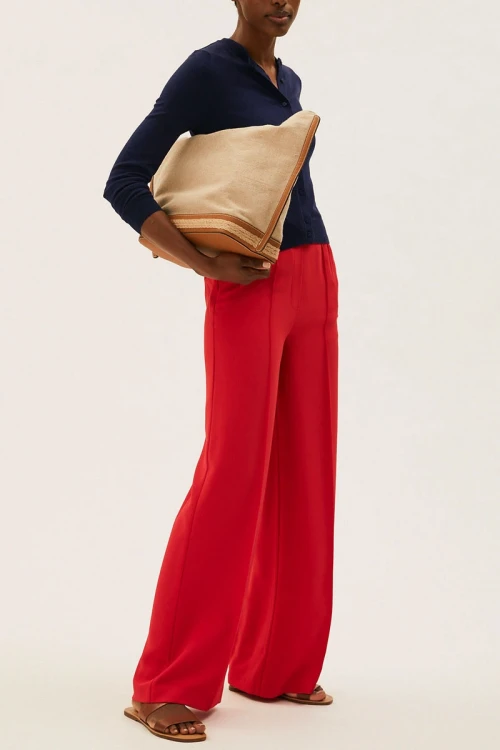 m&amp;s-granatowy-sweter-kardigan-granatowe-guziki-modelka-przod3.webp