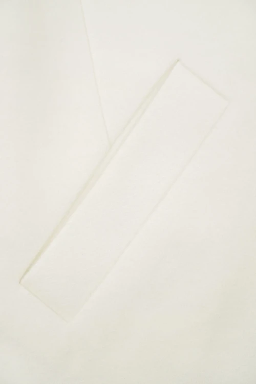 wallis-bialy-plaszcz-na-jeden-guzik-zblizenie2-2.webp