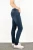 bershka-granatowe-damskie-spodnie-jeansy-modelka-bok.webp