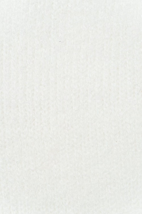 yours-bialy-sweter-v-neck-plus-size-zblizenie2.JPG
