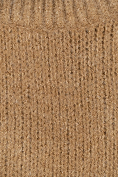 Cubus-Kelly-camel-sweter-zblizenie.webp
