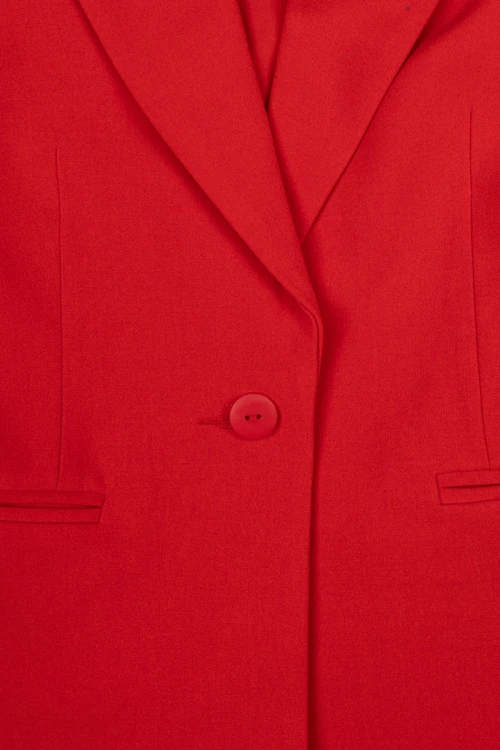 Camaieu-czerwona-marynarka-zakiet-guzik-zblizenie2.webp