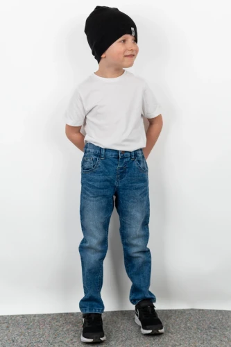 M&amp;S-chlopiece-spodnie-jeansowe-model-przod2.webp