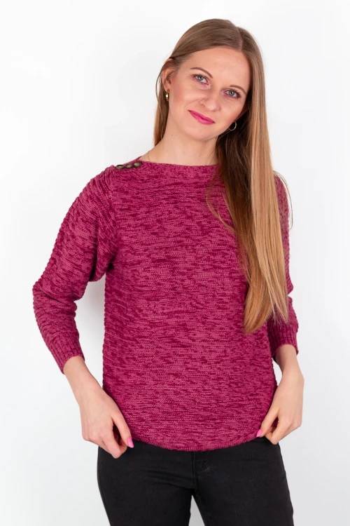 Bershka-bordowy-melanzowy-sweter-guziki-modelka-przod.webp