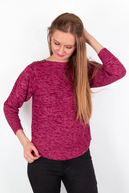 Bershka-bordowy-melanzowy-sweter-guziki-modelka-przod2.webp