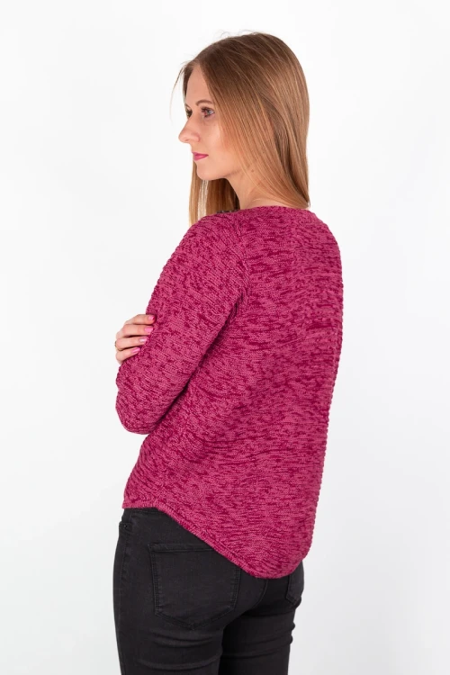 Bershka-bordowy-melanzowy-sweter-guziki-modelka-tyl.webp