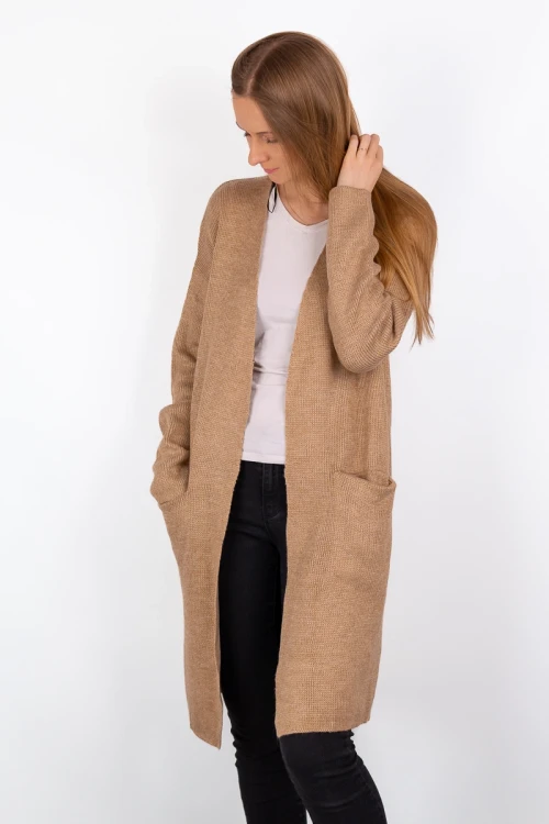 H&amp;M-Piaskowa-dluga-narzuta-kieszenie-modelka-przod.webp