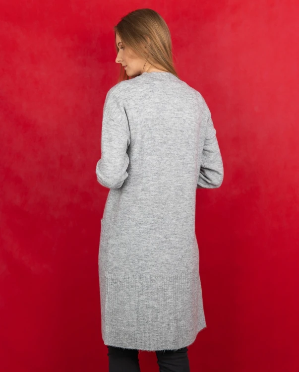 New-Look-szara-dluga-narzuta-z-welna-modelka-tyl.webp