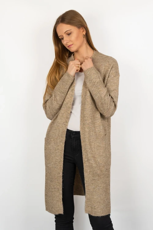 New-Look-bezowa-dluga-narzuta-z-welna-modelka-przod2.webp