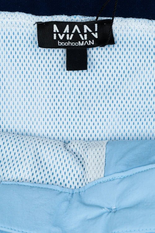 boohoo-meskie-blekitne-spodenki-do-plywania-smart-tape-zblizenie2.webp