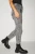 C&amp;A-grafitowe-spodnie-jeansy-wysoki-stan-super-skinny-modelka-bok.webp