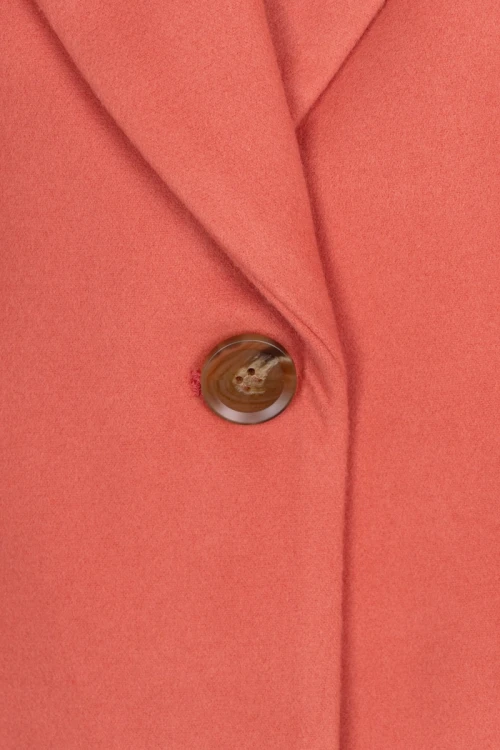 Wallis-damski-lososiowy-plaszcz-zblizenie.webp