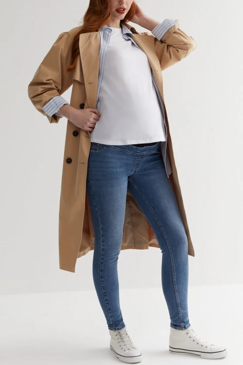 New-Look-ciazowe-spodnie-jeansy-Jenna-skinny-modelka-przod2.webp