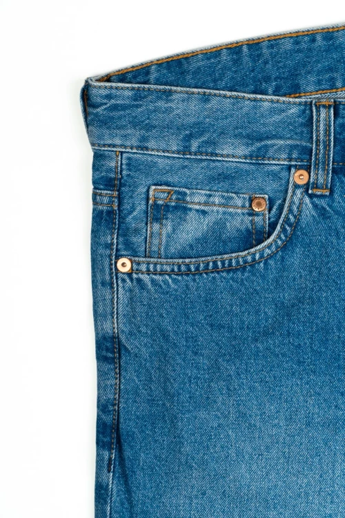 H&amp;M-meskie-jeansowe-spodenki-jeans-slim-fit-low-waist-guziki-zblizenie2.webp