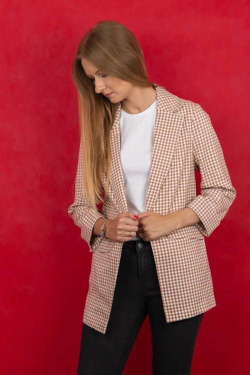 George-dluga-marynarka-w-krate-modelka-przod4.webp