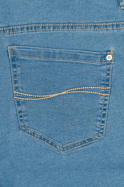 Bonmarche-jasne-jeansowe-spodnie-jeansy-Susie-slim-leg-zblizenie3.webp