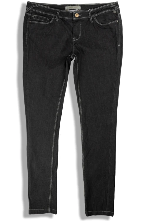 Bershka-czarne-biale-szwy-spodnie-super-skinny-glowne.webp