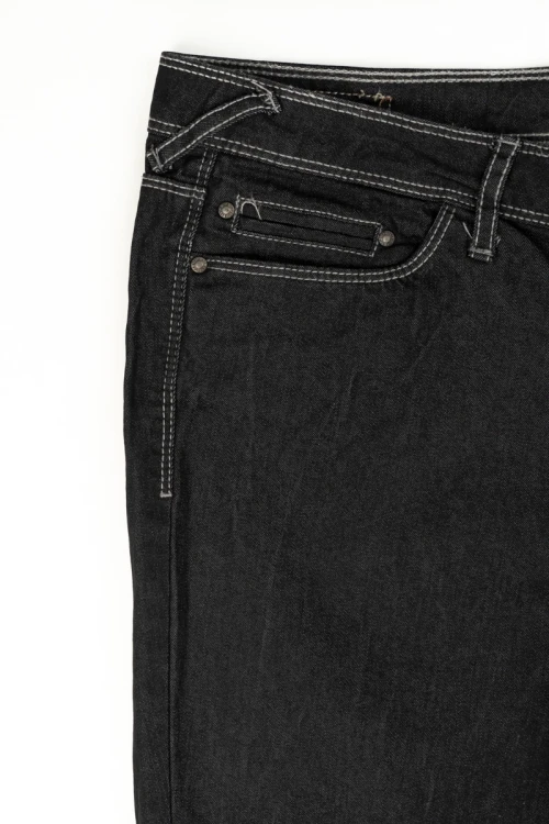 Bershka-czarne-biale-szwy-spodnie-super-skinny-zblizenie2.webp