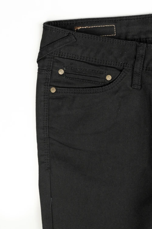 Bershka-czarne-czarne-szwy-spodnie-super-skinny-zblizenie2.webp