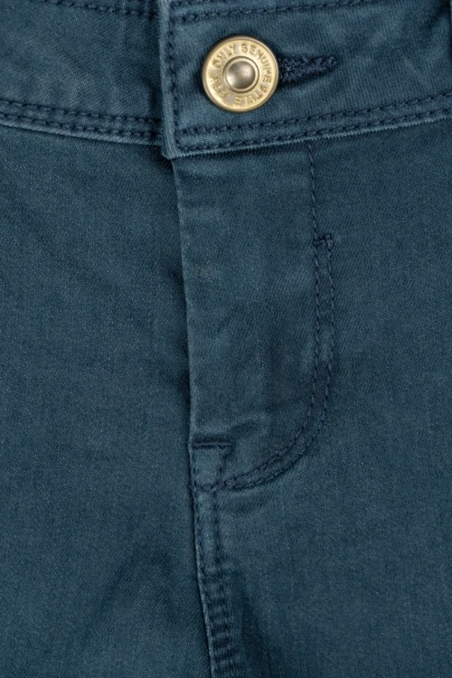 Bershka-morskie-spodnie-super-skinny-zblizenie.webp